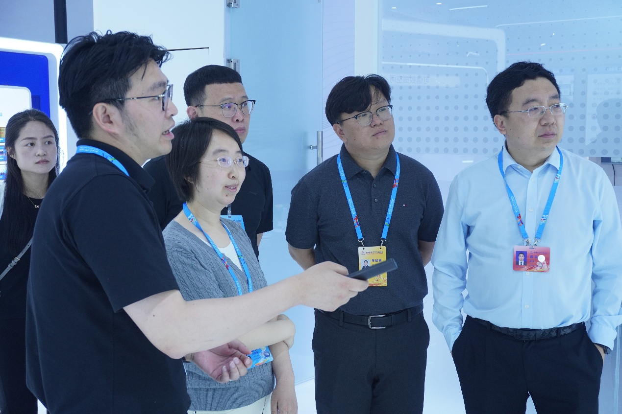 華翔智聯(lián)重磅亮相中國(guó)數(shù)字峰會(huì)：以“產(chǎn)業(yè)深知+數(shù)字技術(shù)”雙輪驅(qū)動(dòng)，深度賦能智能制造